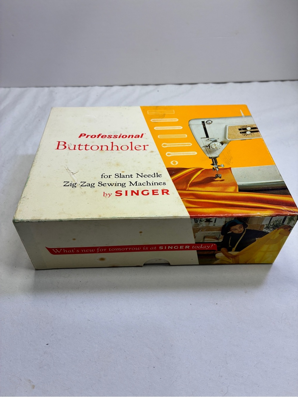 SINGER Professional Buttonholer for Slant Needle Zig-Zag Sewing Machines 102577